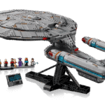Конструктор USS Enterprise NCC-1701-D 10356 — звездолёт Star Trek из 3600 деталей с 9 мини-фигурками и подставкой