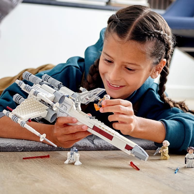Конструктор «Истребитель X-wing Люка Скайуокера» 75301 — истребитель X-wing из 474 деталей с 4 мини-фигурками и пружинными бластерами