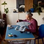 Конструктор USS Enterprise NCC-1701-D 10356 — звездолёт Star Trek из 3600 деталей с 9 мини-фигурками и подставкой