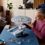 Конструктор USS Enterprise NCC-1701-D 10356 — звездолёт Star Trek из 3600 деталей с 9 мини-фигурками и подставкой