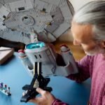 Конструктор USS Enterprise NCC-1701-D 10356 — звездолёт Star Trek из 3600 деталей с 9 мини-фигурками и подставкой