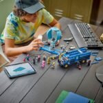 Конструктор Боевой автобус 77073 — модель автобуса Fortnite с воздушным шаром и 9 мини-фигурками из 954 деталей