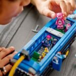 Конструктор Боевой автобус 77073 — модель автобуса Fortnite с воздушным шаром и 9 мини-фигурками из 954 деталей