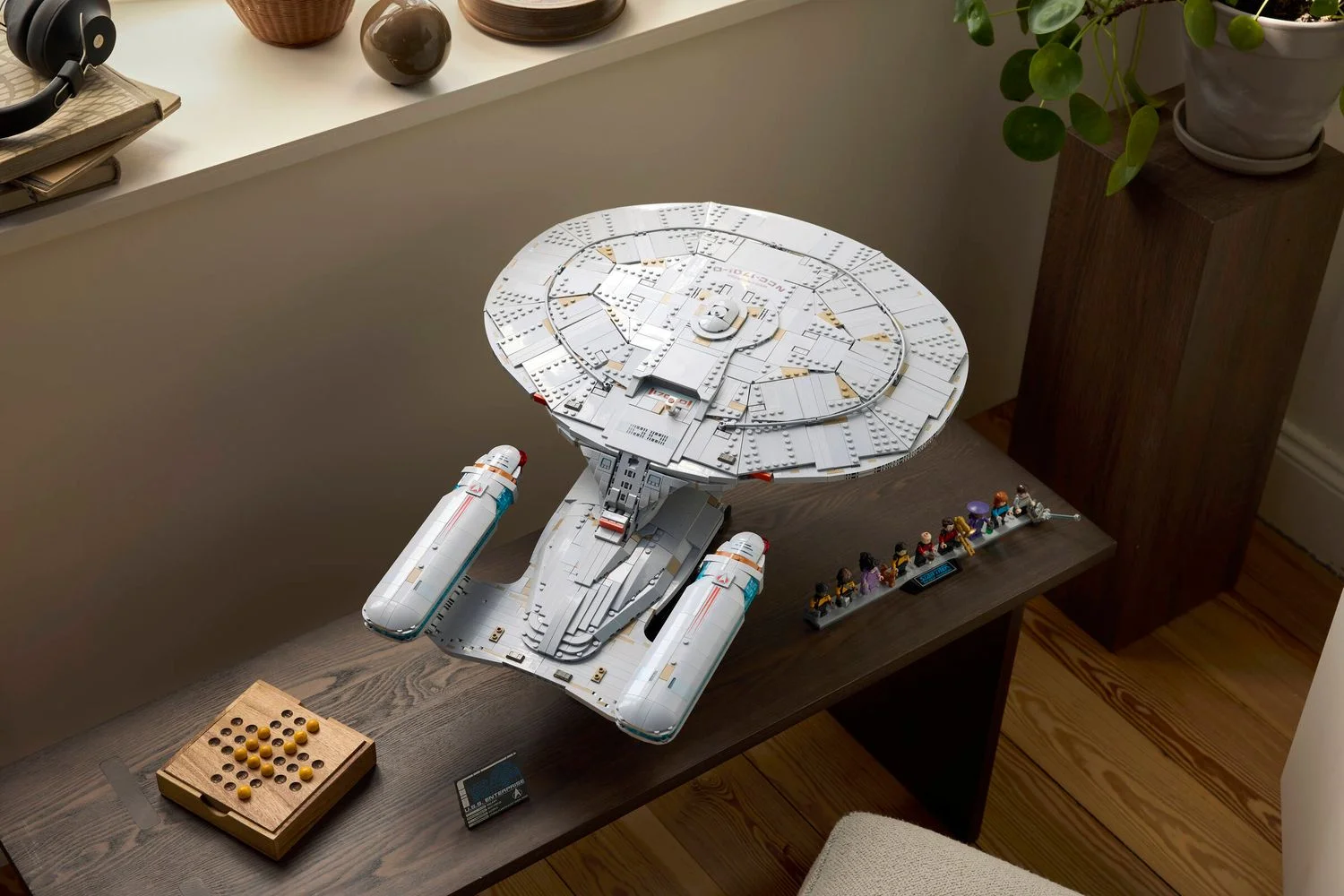 LEGO Star Trek Enterprise 10356 на подставке