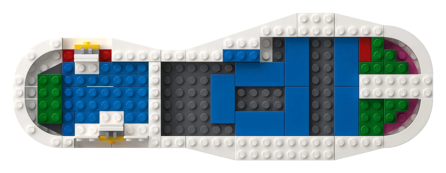 LEGO adidas Originals Superstar 10282: вид спереди и сзади на кирпичную модель