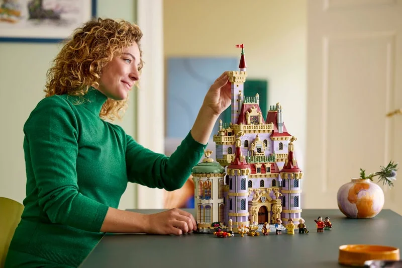 Готовая модель замка Beauty and the Beast 43263 в интерьере