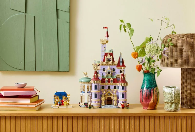 Замок Beauty and the Beast 43263 в витрине целиком