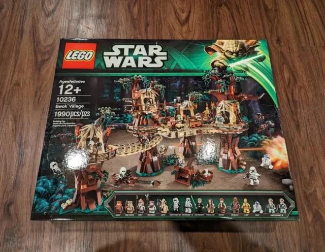 Официальная коробка набора LEGO Ewok Village 10236 с составом фигурок
