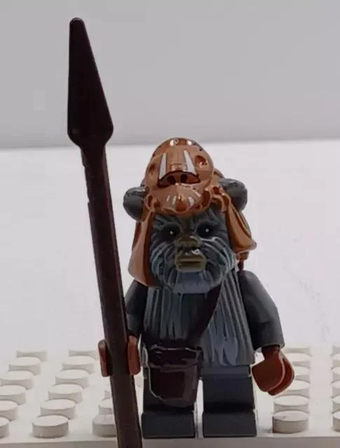 Фигурка эвока Лограй из LEGO Ewok Village 10236 с копьём