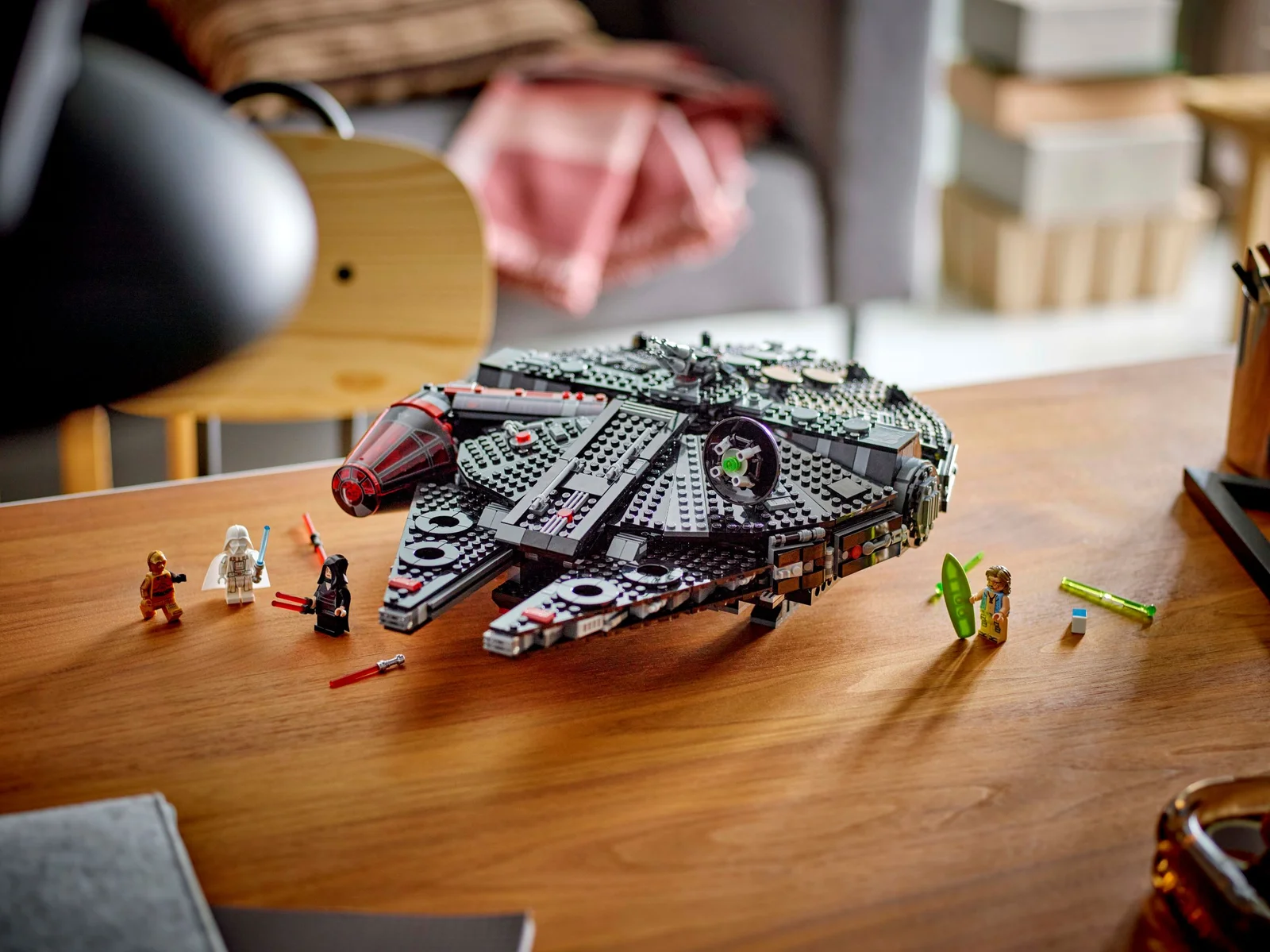 Корабль в окружении игровой сцены