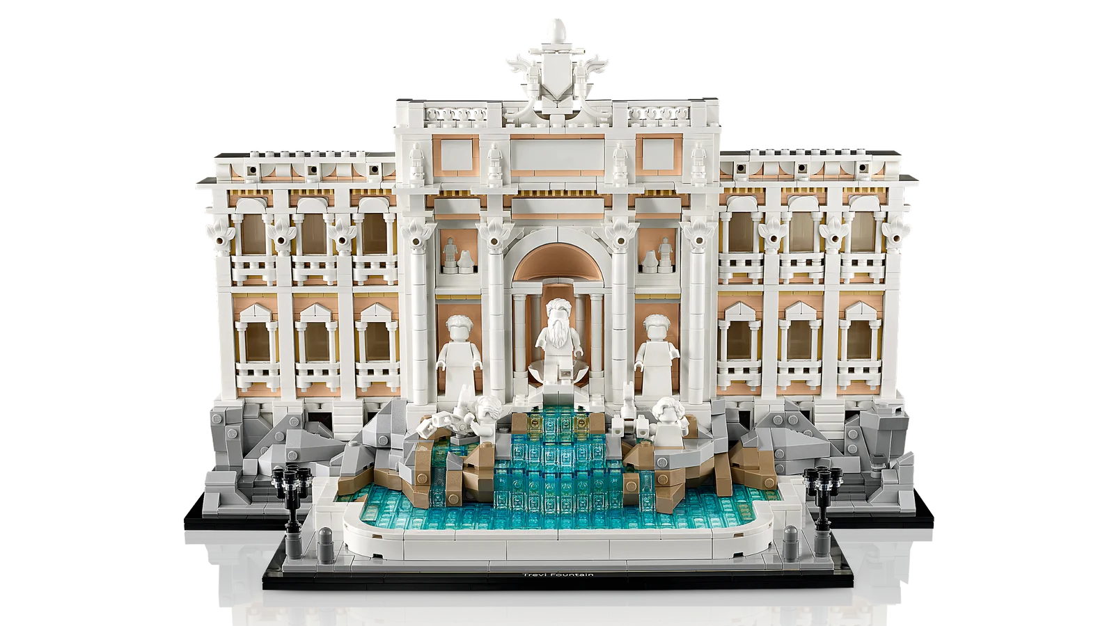 Фасад палаццо Поли в LEGO Trevi Fountain 21062 — симметричная композиция