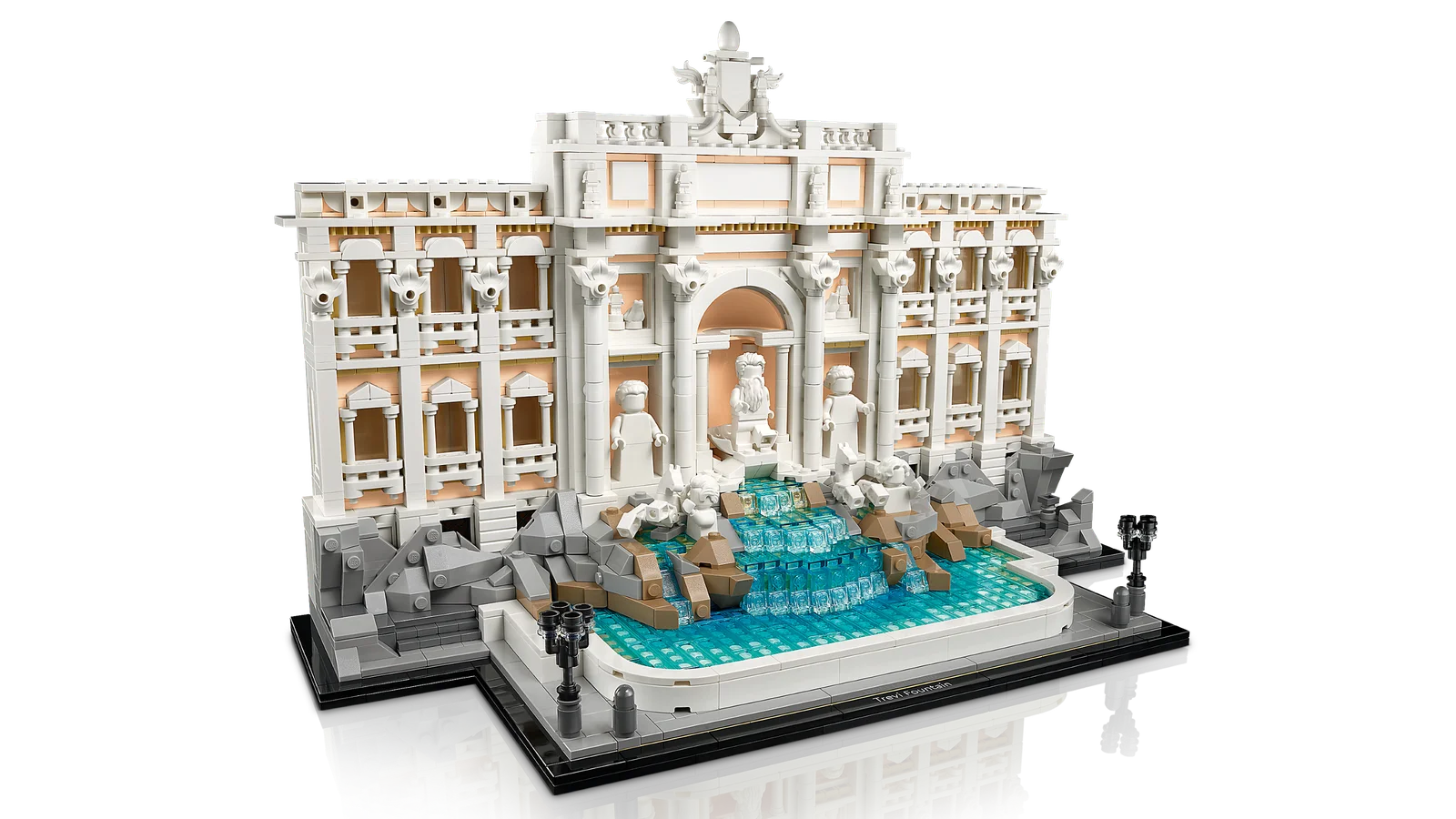 Скульптуры и вода в LEGO Trevi Fountain 21062 — фигуры богов и прозрачный поток