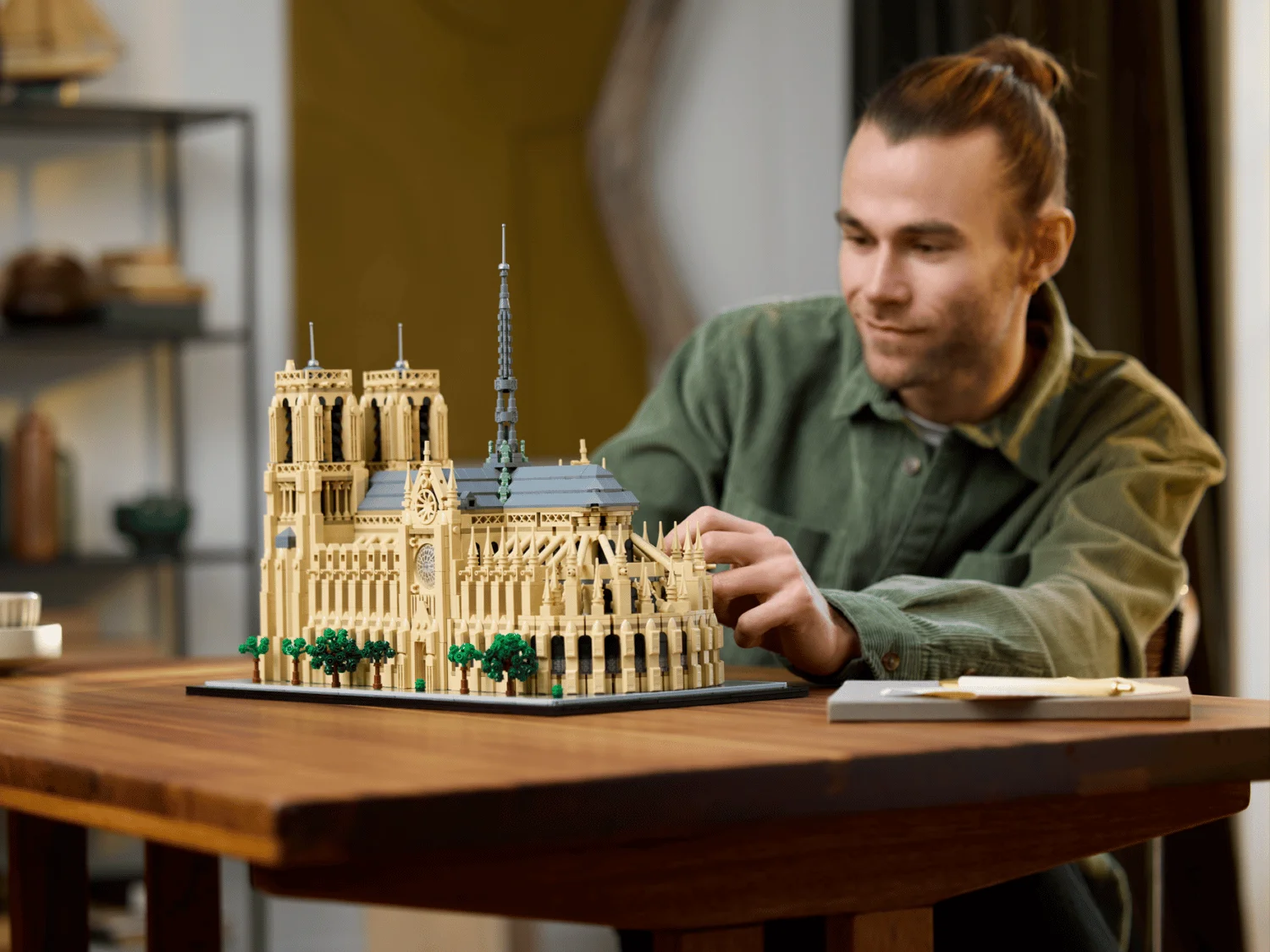 Сборка LEGO Notre-Dame de Paris 21061