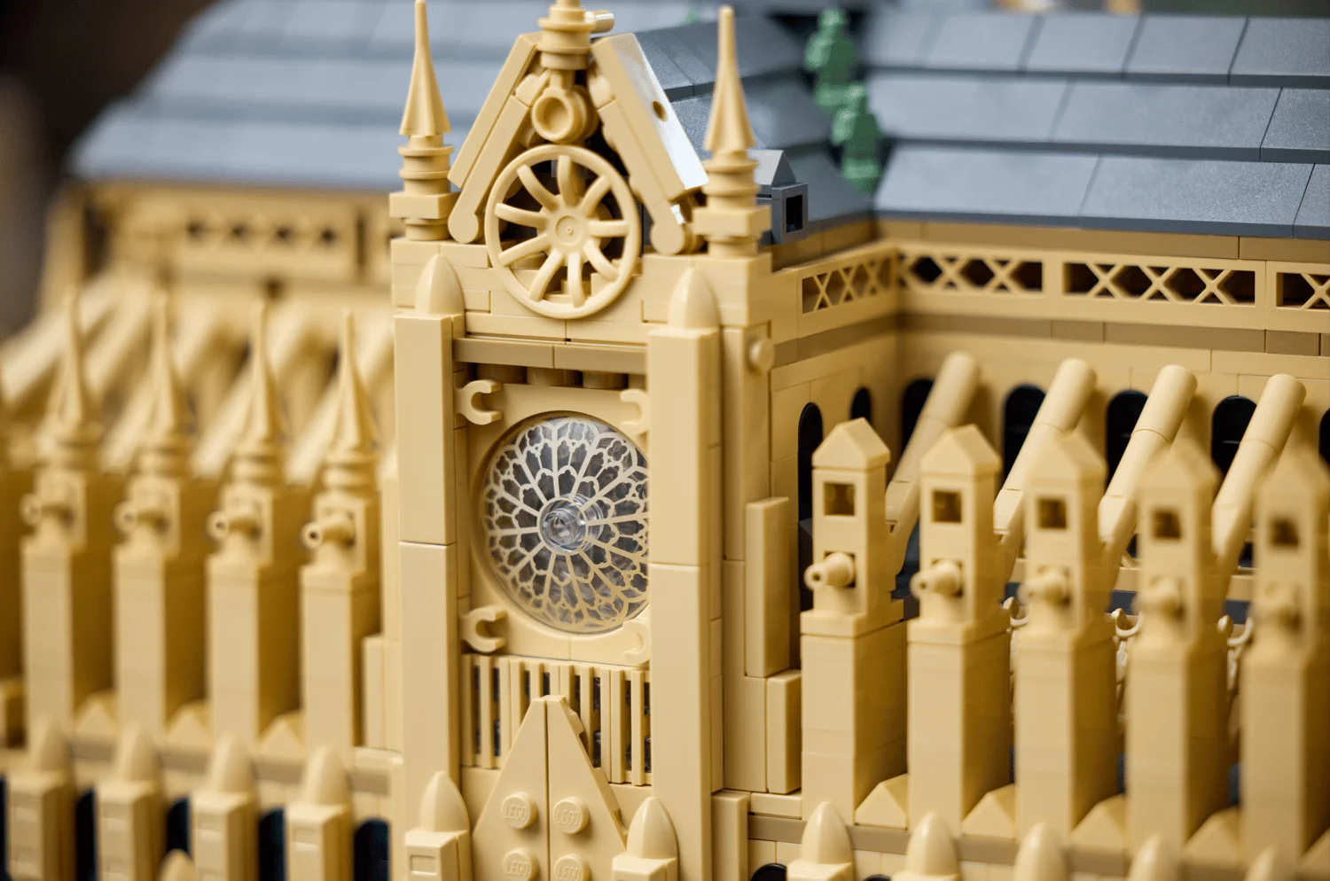 Роза-окно LEGO Notre-Dame de Paris 21061