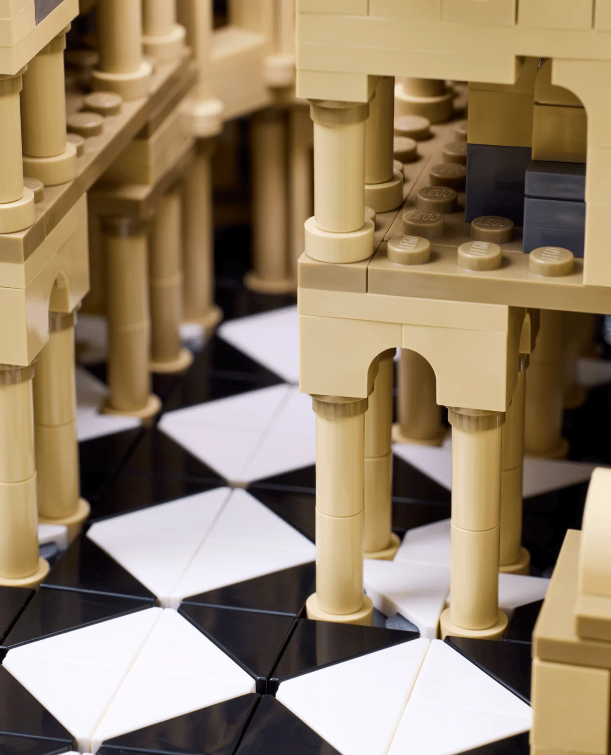 Интерьер колонн LEGO Notre-Dame de Paris 21061