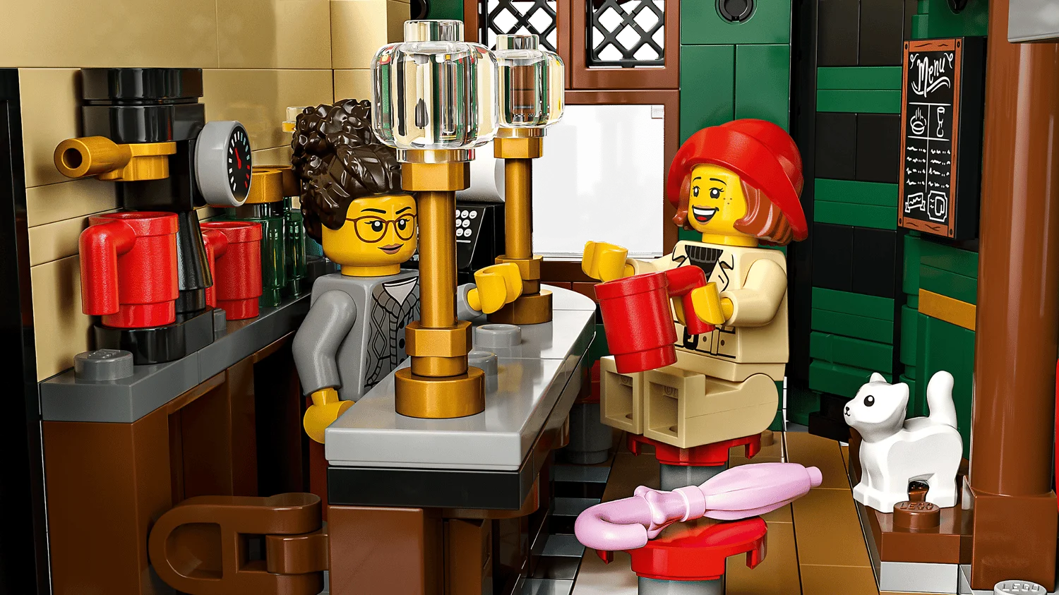 Кафе с кофемашиной в LEGO Tudor Corner 10350