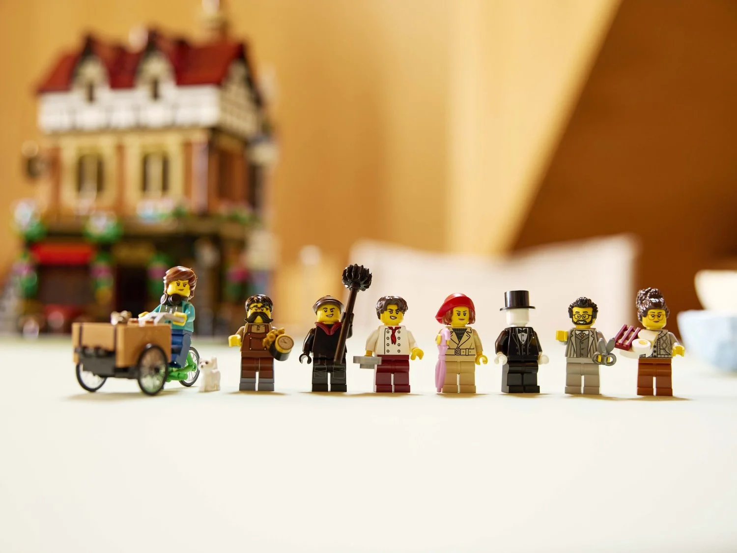 Минифигурки набора LEGO Tudor Corner 10350
