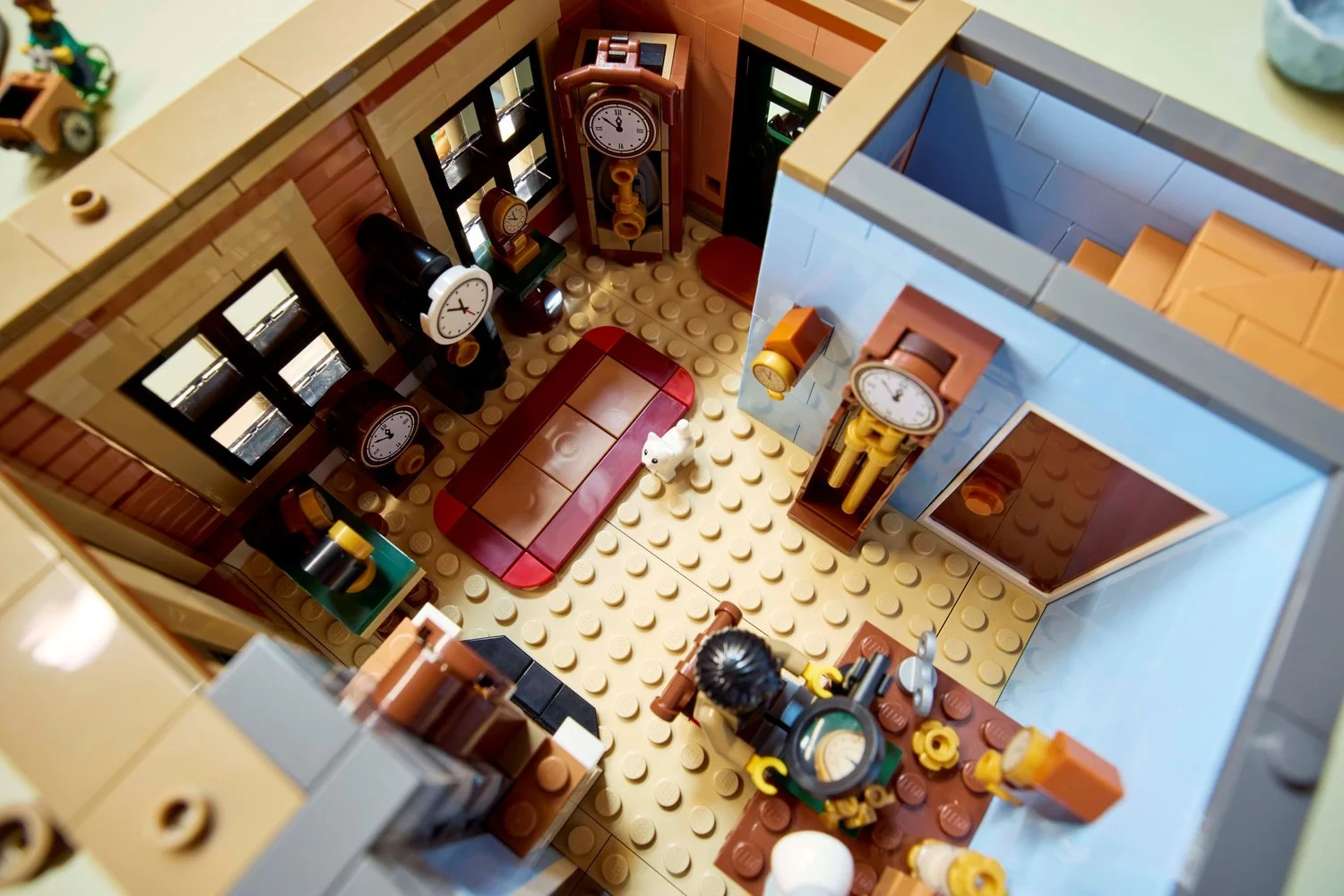Мастерская часов в LEGO Tudor Corner 10350