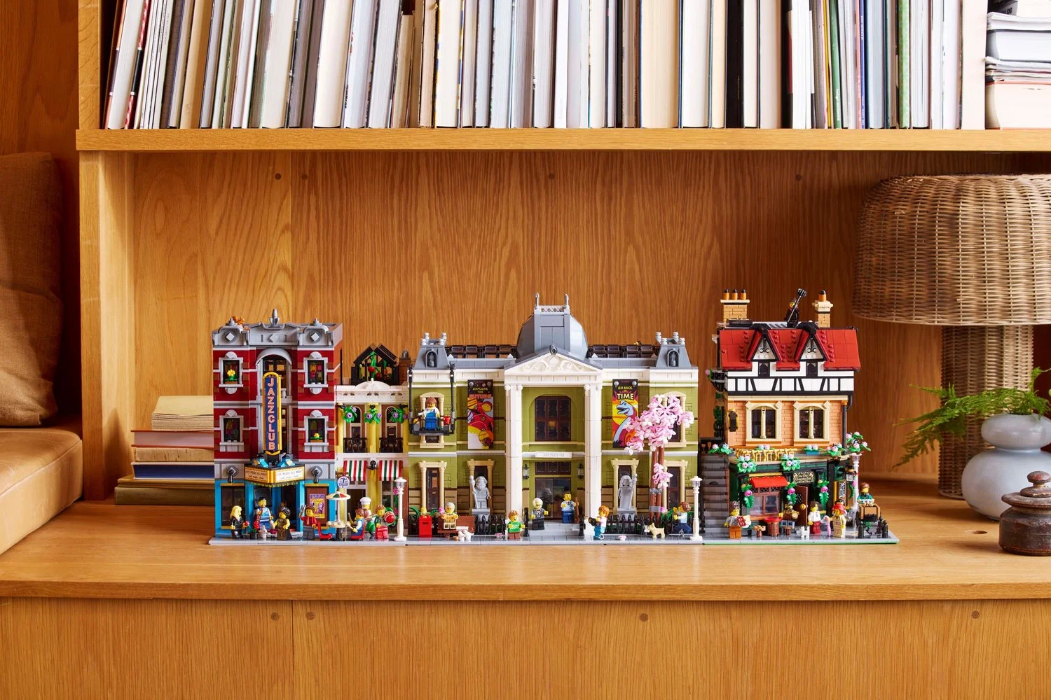 LEGO Tudor Corner 10350 рядом с другими домами